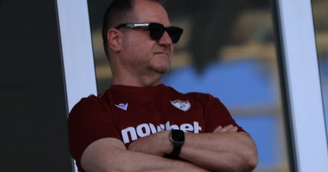 ΑΕΛ Novibet: Στην προπόνηση των βυσσινί ο Νταβέλης, μήνυμα στήριξης και ενότητας εν όψει της δύσκολης συνέχειας στα playouts