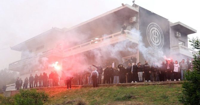ΟΦΗ: Χαμός στην προπόνηση από τους οπαδούς, πριν την αναχώρηση της αποστολής για τον Βόλο