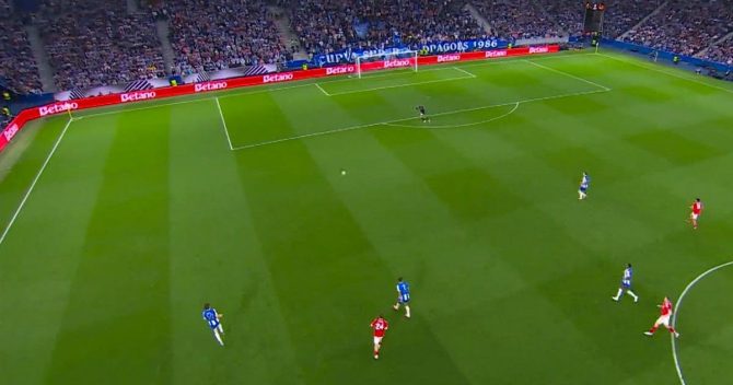 Πόρτο – Νότιγχαμ: Οι Ρεντς ισοφάρισαν με απίστευτο αυτογκόλ, μετά από τραγικό γύρισμα αμυντικού των δράκων από τα 40 μέτρα