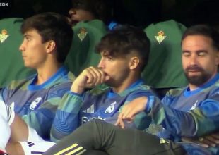 Ρεάλ: Το ασύλληπτο τρολάρισμα του Καρβαχάλ στον Αλεξάντερ-Άρνολντ κατά τη διάρκεια του αγώνα με την Μπέτις