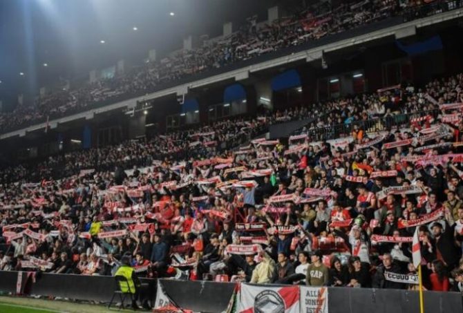 Sold out και για τη ρεβάνς: Οι οπαδοί της Ράγιο «κλείδωσαν» Νέα Φιλαδέλφεια Sold out και για τη ρεβάνς: Οι οπαδοί της Ράγιο «κλείδωσαν» Νέα Φιλαδέλφεια