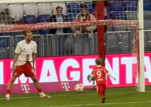 Μπάγερν: Ο Χάρι Κέιν πανηγύρισε τον τίτλο παίζοντας μπάλα με τον γιο του και έκλεψε τις εντυπώσεις