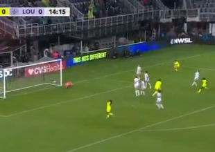 Tρομερό γκολ από την κόρη του Ντένις Ρόντμαν (video)