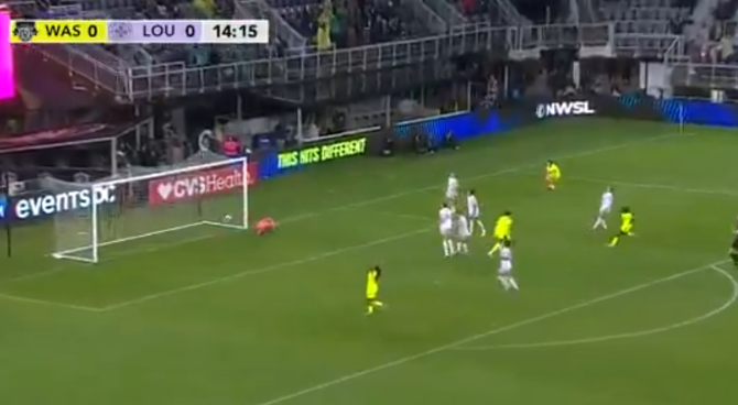 Tρομερό γκολ από την κόρη του Ντένις Ρόντμαν (video)