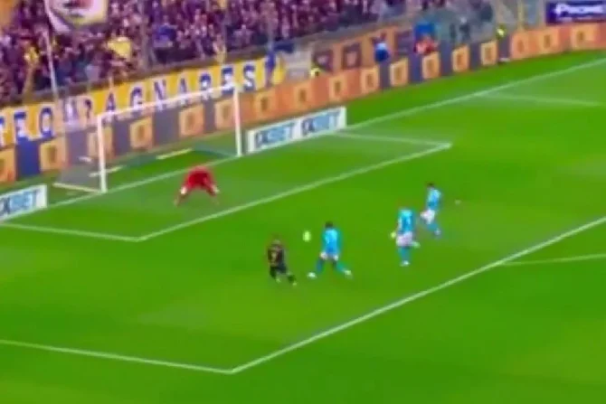 Πάρμα – Νάπολι: Ο Στρεφέτσα με υποδειγματικό πλασέ άνοιξε το σκορ στα 33 δευτερόλεπτα