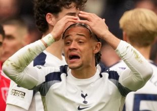 Τότεναμ: Σοκ με τον Σίμονς που υπέστη ρήξη χιαστού, χάνει το υπόλοιπο της σεζόν και το Μουντιάλ 2026