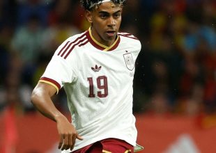 Γιαμάλ: “Απαράδεκτο το σύνθημα, η χρήση μιας θρησκείας με χλευασμό σε κάνει να φαίνεσαι ρατσιστής”