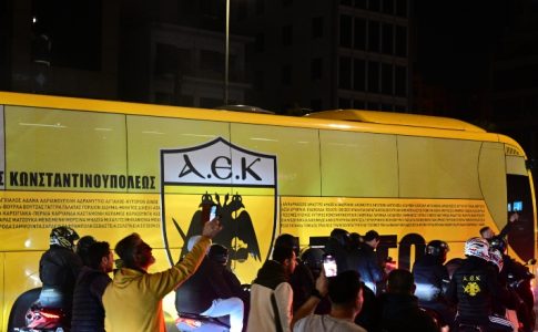 Αποθεώθηκε από τους ΑΕΚτζήδες ο Ηλιόπουλος: «Μεγάλη μέρα για την αξιοπρέπεια και τον μαχητισμό μας»