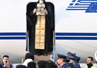 Εν αναμονή της άφιξης του Αγίου Φωτός στην Ελλάδα