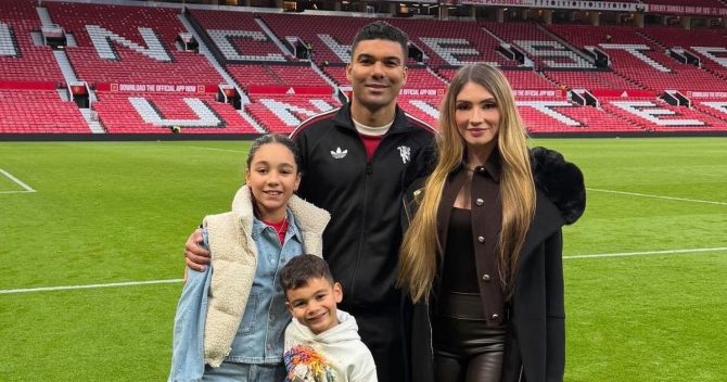 Καζεμίρο: “Η γυναίκα μου ξέσπασε σε κλάματα όταν οι οπαδοί της Γιουνάιτεντ ζητούσαν να μείνω έναν ακόμη χρόνο”