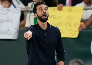 Αρμπελόα: “Το πρόβλημα είναι πως οι διαιτητές δεν καταλαβαίνουν το ποδόσφαιρο”