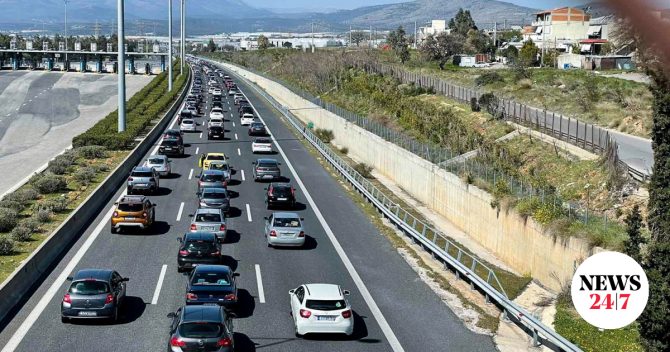 Καραμπόλα τριών οχημάτων στην Αττική Οδό