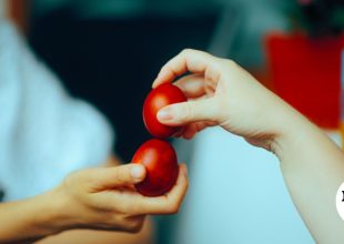 Γιατί τσουγκρίζουμε κόκκινα αυγά το Πάσχα