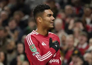 Γιουνάιτεντ: Λύγισε ο Καζεμίρο, αποθεώθηκε από τον κόσμο και η οικογένειά του πανηγύριζε στις εξέδρες