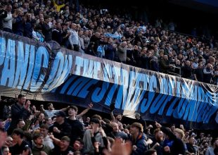 Μάντσεστερ Σίτι: Το ασύλληπτο πανό που αποκάλυψαν οι οπαδοί των πολιτών, στο φινάλε του ντέρμπι με την Άρσεναλ