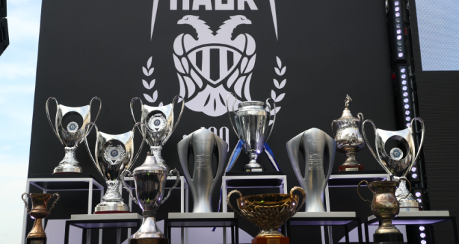 Τα τρόπαια του ΠΑΟΚ πήραν θέση στην Πλατεία Αριστοτέλους