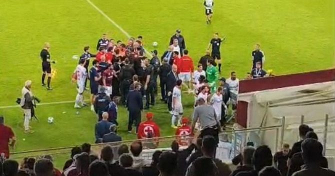 ΑΕΛ – Πανσερραϊκός: Ένταση στο ημίχρονο ανάμεσα στους παίκτες των δύο ομάδων