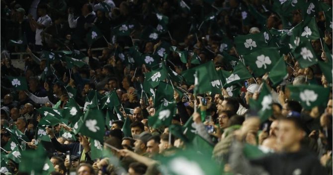 Παναθηναϊκός – Ολυμπιακός: Φίλαθλος των πρασίνων έφυγε με φορίο από γήπεδο μετά από λιποθυμικό επεισόδιο