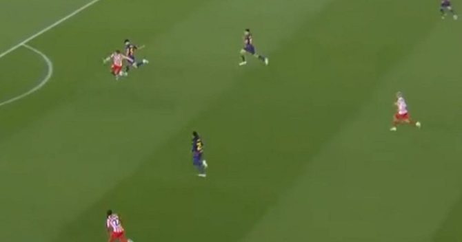 Μπαρτσελόνα – Ατλέτικο: Ο Κουμπαρσί ανέτρεψε τον Σιμεόνε και ο διαιτητής του έδειξε κόκκινη κάρτα, μετά από on field review