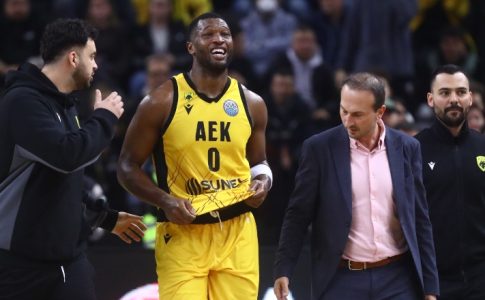 Με Γκρέι και Πετσάρσκι η 12αδα της ΑΕΚ κόντρα στη Μπανταλόνα