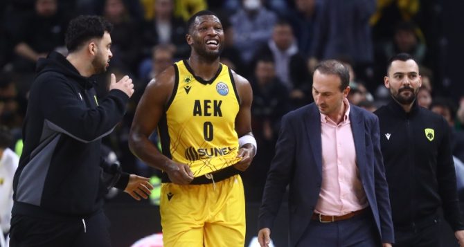 Με Γκρέι και Πετσάρσκι η 12αδα της ΑΕΚ κόντρα στη Μπανταλόνα