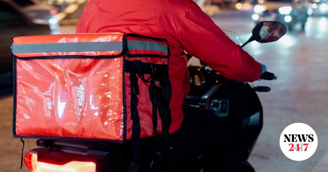 Ηράκλειο: Στη ΜΕΘ 17χρονος διανομέας μετά από σύγκρουση με αγροτικό