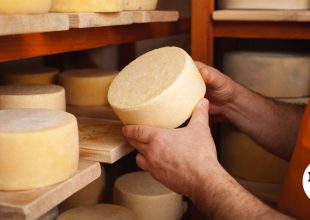 Λέσβος: Με διακοπή λειτουργίας από 8 Απριλίου προειδοποιούν οι τυροκομικές επιχειρήσεις