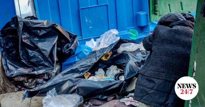 Θεσσαλονίκη: Άστεγος κοιμόταν σε κάδο σκουπιδιών