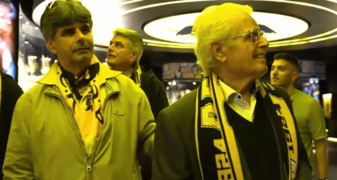 Τεράστιος: Φίλαθλος της ΑΕΚ γιόρτασε τα 91α γενέθλια του στην Αγιά Σοφιά – Allwyn Arena με τον ΠΑΟΚ