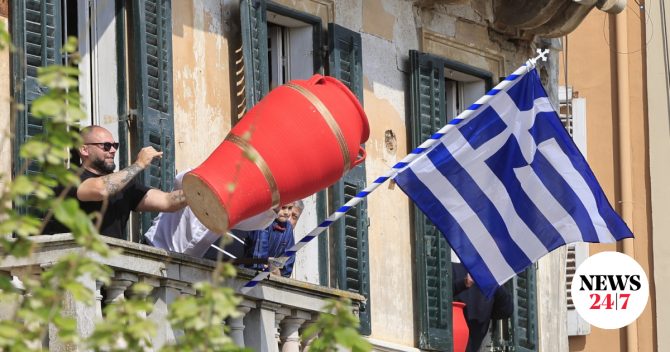 Κέρκυρα: Έσπασαν και φέτος οι μπότηδες για τον εξαγνισμό του νησιού