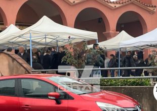 Κρήτη: Θρήνος στην κηδεία της 43χρονης – “Δεν είχε δικαίωμα να ζήσει επειδή χώρισε;”