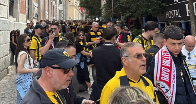 Κιτρίνισε η Puerta del Sol απ’ τους φίλους της ΑΕΚ (VID)