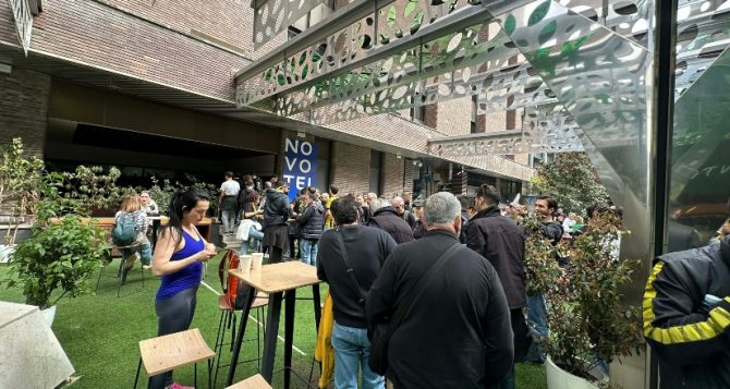 Παρέλαβαν τα εισιτήρια τους για Βαγιέκας οι ΑΕΚτζήδες στη Μαδρίτη (pics + vid)