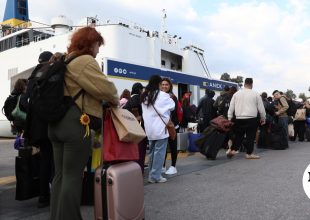 Μαζική έξοδος εκδρομέων για Πάσχα – Κίνηση ρεκόρ στα διόδια και τα λιμάνια