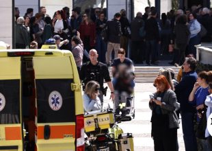 Οι συντάξεις, η άδεια οπλοφορίας και η απίστευτη επιστολή του 89χρονου