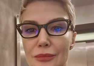 Ξέσπασε κατά των δημοσιογράφων η σύζυγος του Λουτσέσκου: “Καταλήξαμε να κρυβόμαστε κάτω από τα καθίσματα”