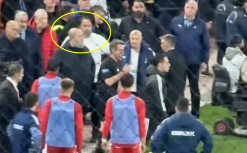 Δίπλα απ’ το VAR ο Μαρινάκης, όταν κοιτούσε ο Στίλερ την φάση στο γκολ του Γιαζίτσι (VID)