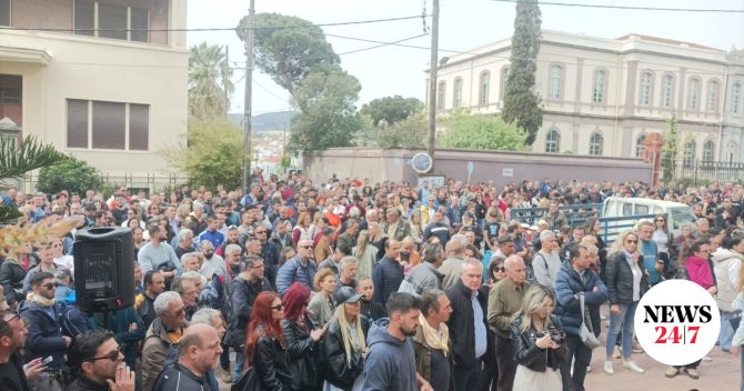 Συνεχίζονται οι αποκλεισμοί στο λιμάνι της Μυτιλήνης για πέμπτη ημέρα