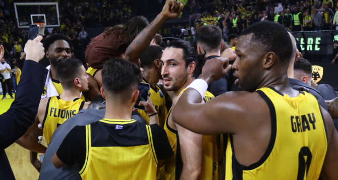 Έξαλλοι πανηγυρισμοί στο τέλος για την Βασίλισσα (VID)