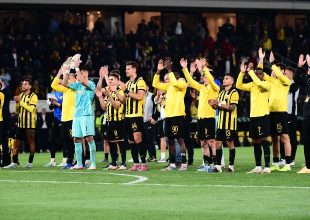 Οι Ενωσίτες αποθέωσαν τους παίκτες της ΑΕΚ και φώναξαν για το πρωτάθλημα (VIDEO)