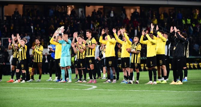 Οι Ενωσίτες αποθέωσαν τους παίκτες της ΑΕΚ και φώναξαν για το πρωτάθλημα (VIDEO)