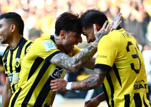 Γλυκιά σέντρα του Περέιρα, αυτογκόλ ο Κεντζιόρα και 1-0 η ΑΕΚ! (VIDEO)