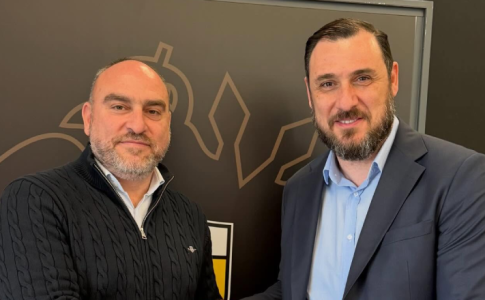 Η Νέα Σαλαμίνα ευχαρίστησε την ΑΕΚ με αναμνιστική πλακέτα για την φιλοξενία (ΦΩΤΟ)