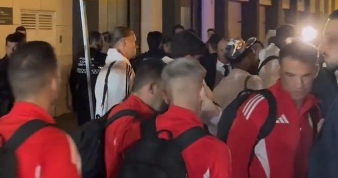 Σεβίλλη: Λαϊκά δικαστήρια κατά των παικτών σε αεροδρόμιο και προπονητικό κέντρο, μετά την ήττα από την Οβιέδο