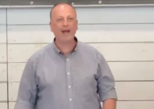 Απλά ντροπή: Άνθρωπος του ΠΑΟΚ προκαλούσε και έβριζε χυδαία την εξέδρα της ΑΕΚ