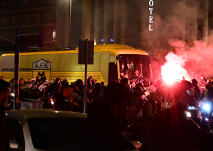 Ο κόσμος της ΑΕΚ έκοψε την κυκλοφορία στη Συγγρού για τους θριαμβευτές του Φαλήρου (ΦΩΤΟ)