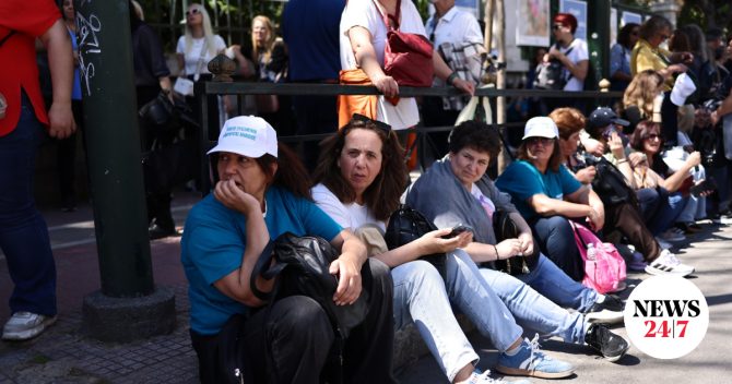 Σχολικές καθαρίστριες: «Είμαστε όμηροι 20 χρόνια» – Τα αιτήματα της απεργίας τους