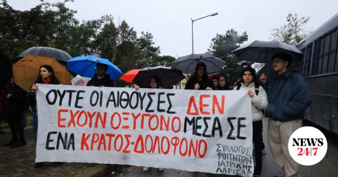 Δίκη για τα Τέμπη: Συγκίνηση και διαμαρτυρίες στη δεύτερη συνεδρίαση