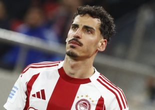 Ολυμπιακός: Ο Τσικίνιο φόρεσε φανέλα της Εθνικής και έδωσε ευχές στα ελληνικά