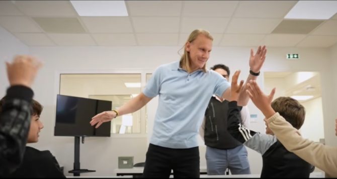 VIDEO – έπος: Μαθήματα κιτρινόμαυρης ιστορίας με τον Βίντα! (VIDEO)